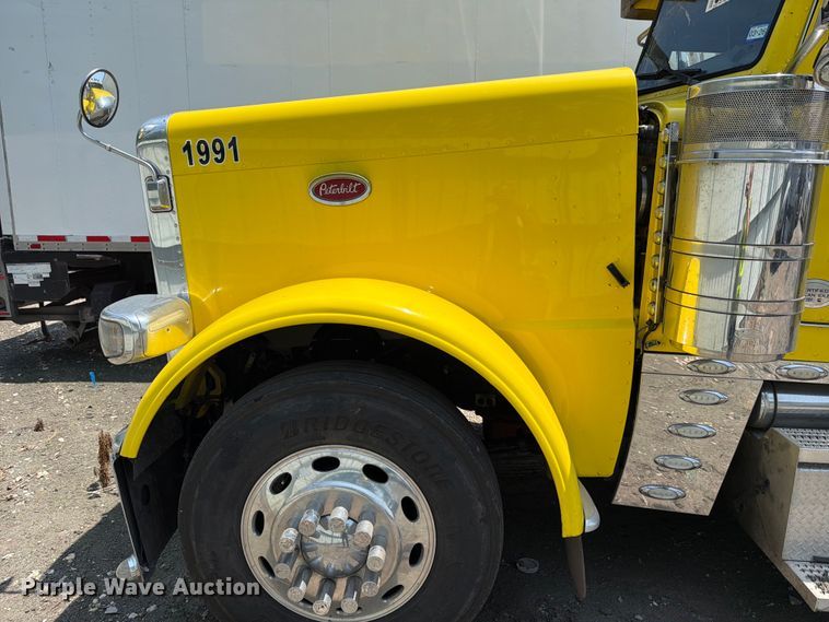 image for item YA3624 2019 Peterbilt 389 semi truck