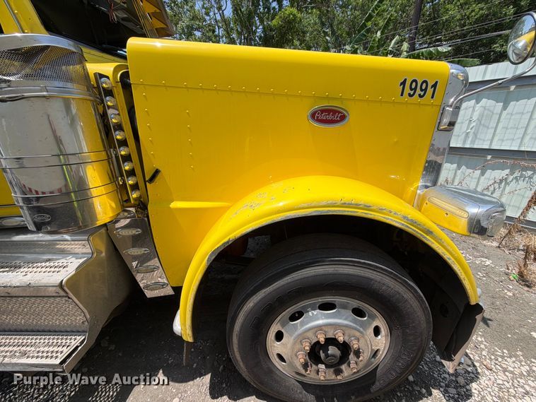 image for item YA3624 2019 Peterbilt 389 semi truck