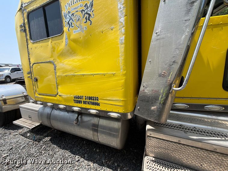 image for item YA3624 2019 Peterbilt 389 semi truck