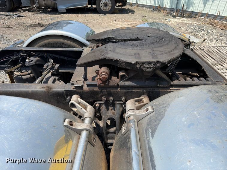 image for item YA3624 2019 Peterbilt 389 semi truck