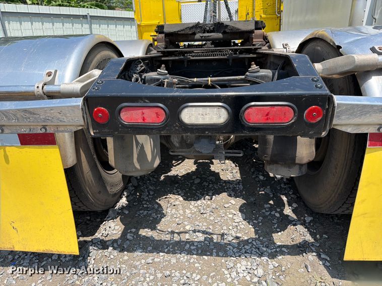 image for item YA3624 2019 Peterbilt 389 semi truck