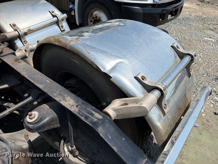 image for item YA3624 2019 Peterbilt 389 semi truck