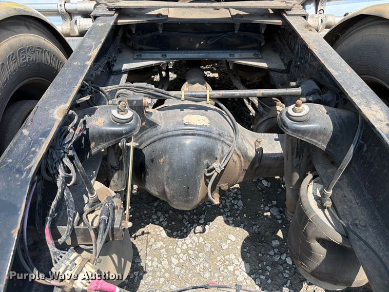 image for item YA3624 2019 Peterbilt 389 semi truck