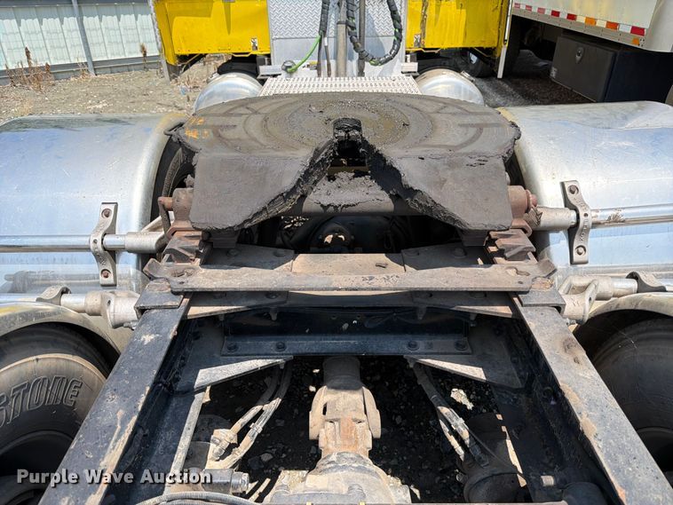 image for item YA3624 2019 Peterbilt 389 semi truck