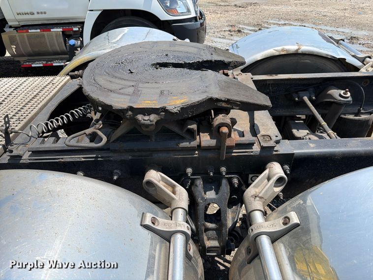 image for item YA3624 2019 Peterbilt 389 semi truck