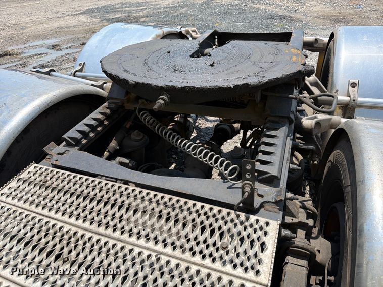 image for item YA3624 2019 Peterbilt 389 semi truck
