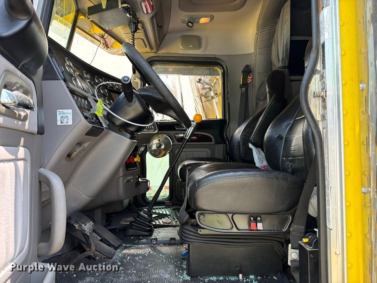 image for item YA3624 2019 Peterbilt 389 semi truck