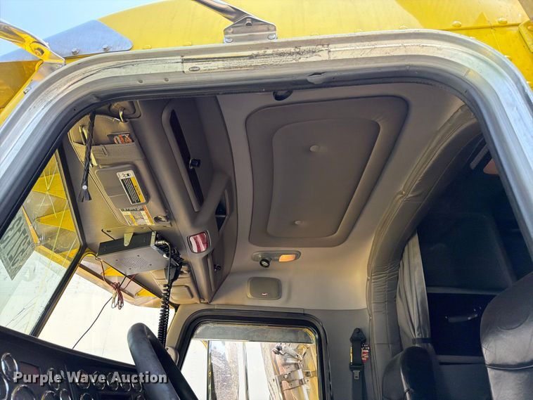 image for item YA3624 2019 Peterbilt 389 semi truck