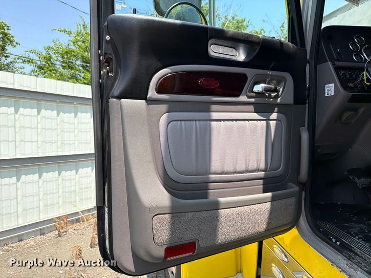 image for item YA3624 2019 Peterbilt 389 semi truck