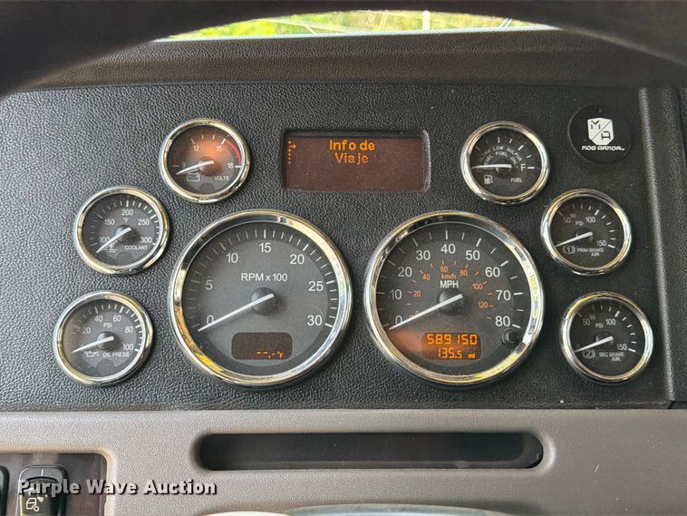 image for item YA3624 2019 Peterbilt 389 semi truck