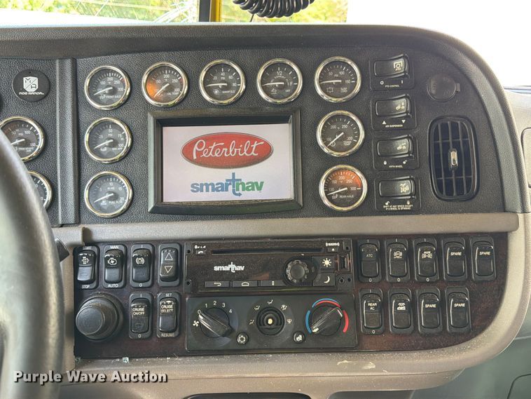 image for item YA3624 2019 Peterbilt 389 semi truck