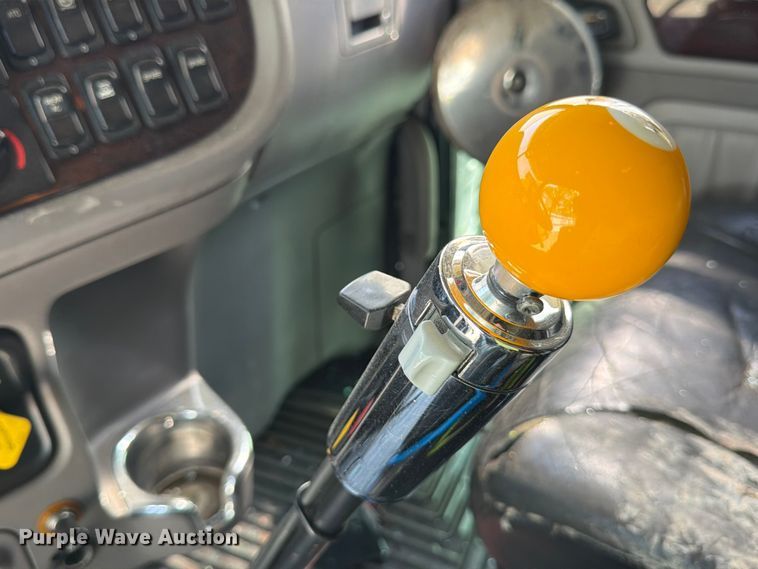 image for item YA3624 2019 Peterbilt 389 semi truck