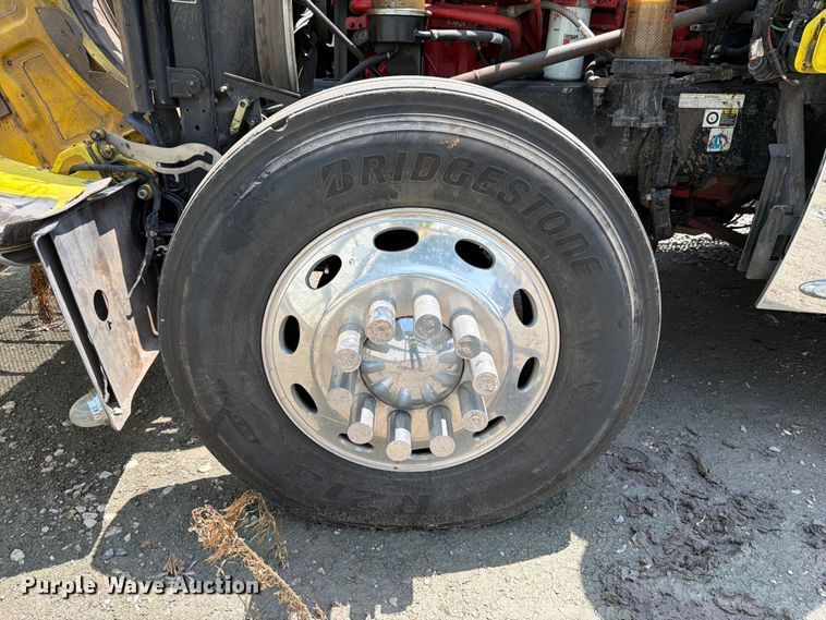 image for item YA3624 2019 Peterbilt 389 semi truck