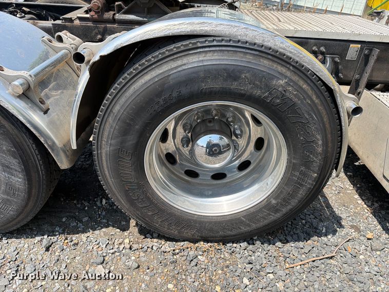 image for item YA3624 2019 Peterbilt 389 semi truck