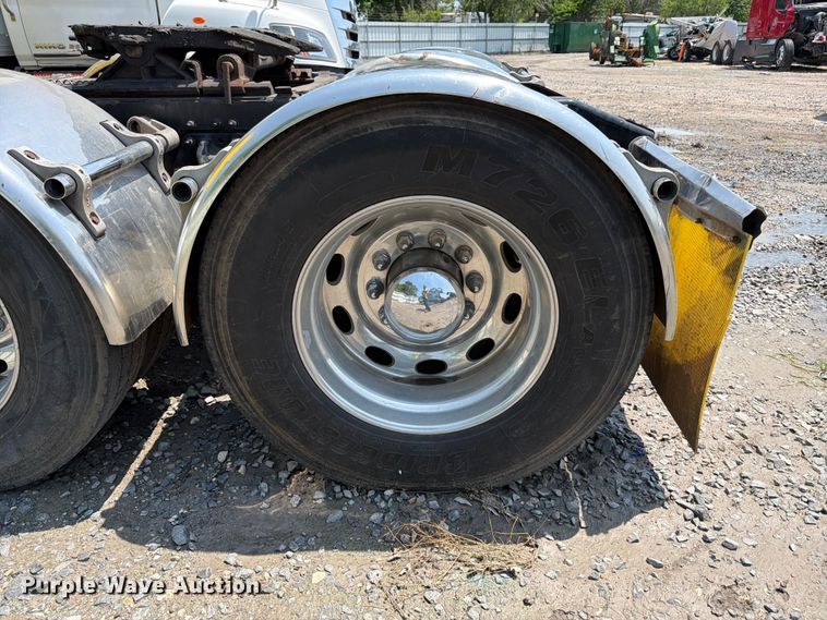 image for item YA3624 2019 Peterbilt 389 semi truck