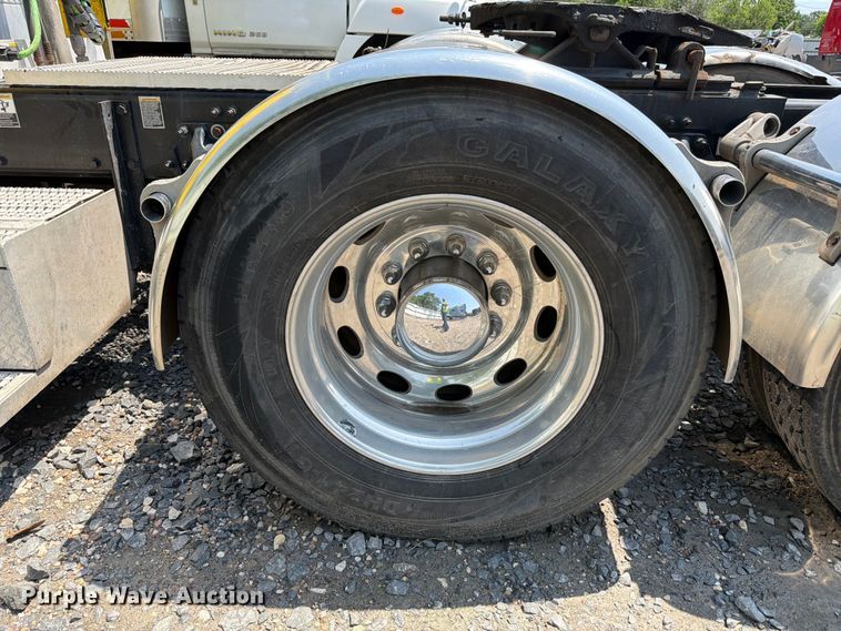 image for item YA3624 2019 Peterbilt 389 semi truck