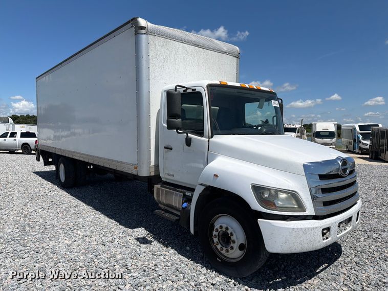 image for item YA3648 2018 Hino box truck