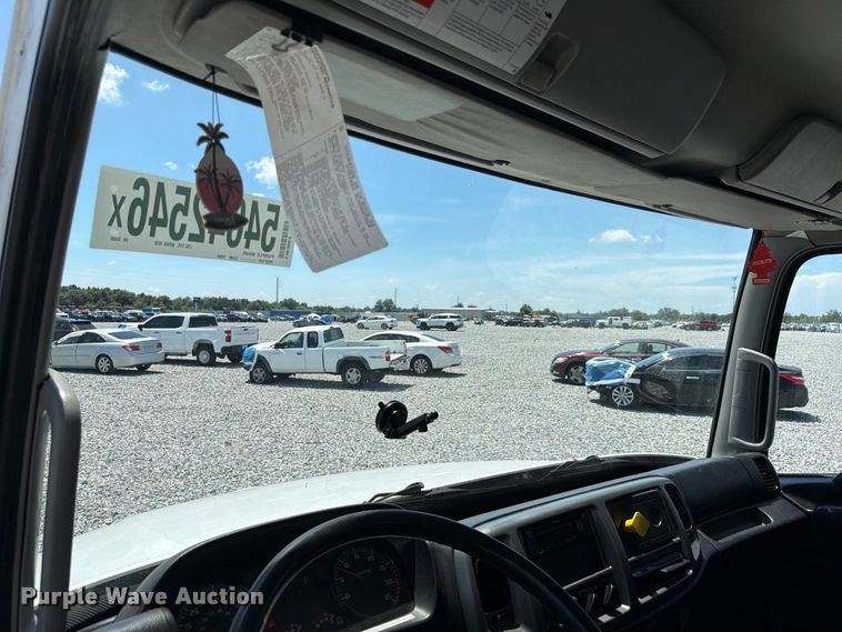 image for item YA3648 2018 Hino box truck