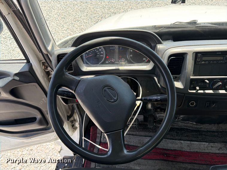 image for item YA3648 2018 Hino box truck