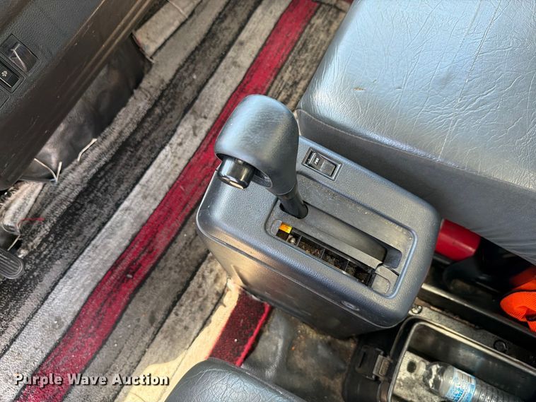 image for item YA3648 2018 Hino box truck