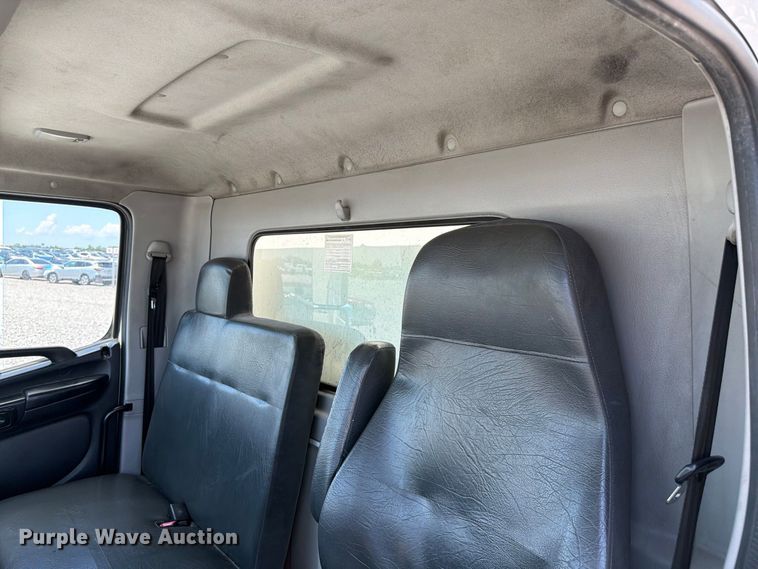image for item YA3648 2018 Hino box truck