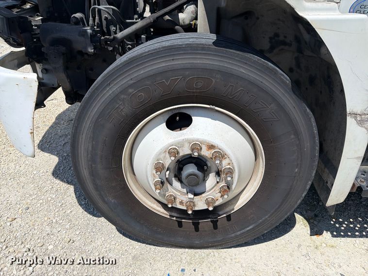image for item YA3648 2018 Hino box truck