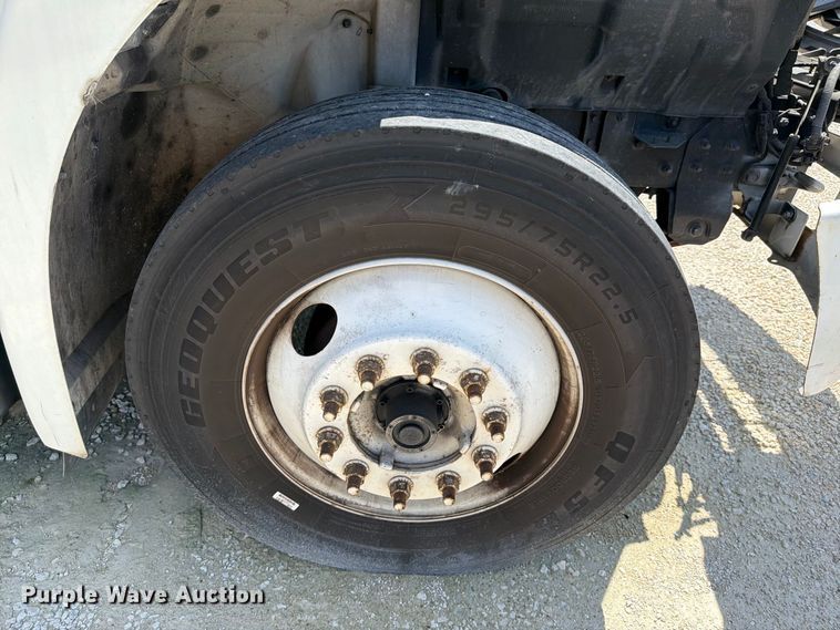 image for item YA3648 2018 Hino box truck