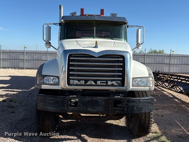 image for item YA3661 2013 Mack GU713 drilling rig truck