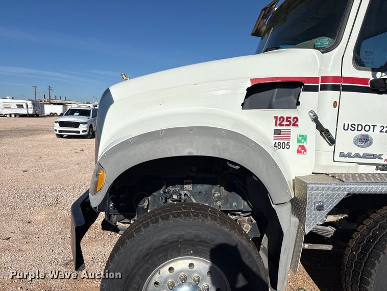 image for item YA3661 2013 Mack GU713 drilling rig truck