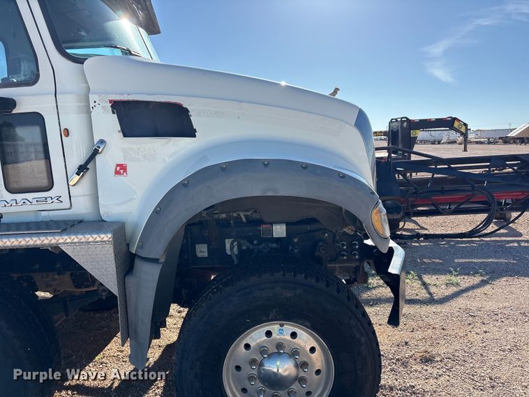 image for item YA3661 2013 Mack GU713 drilling rig truck