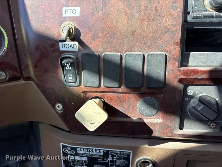 image for item YA3661 2013 Mack GU713 drilling rig truck