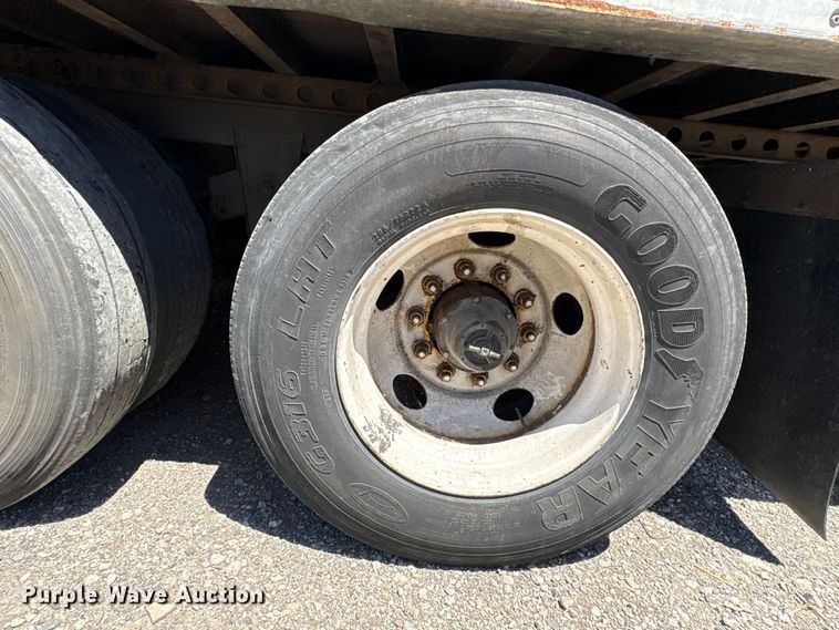 image for item YA3757 2015 Wabash dry van trailer