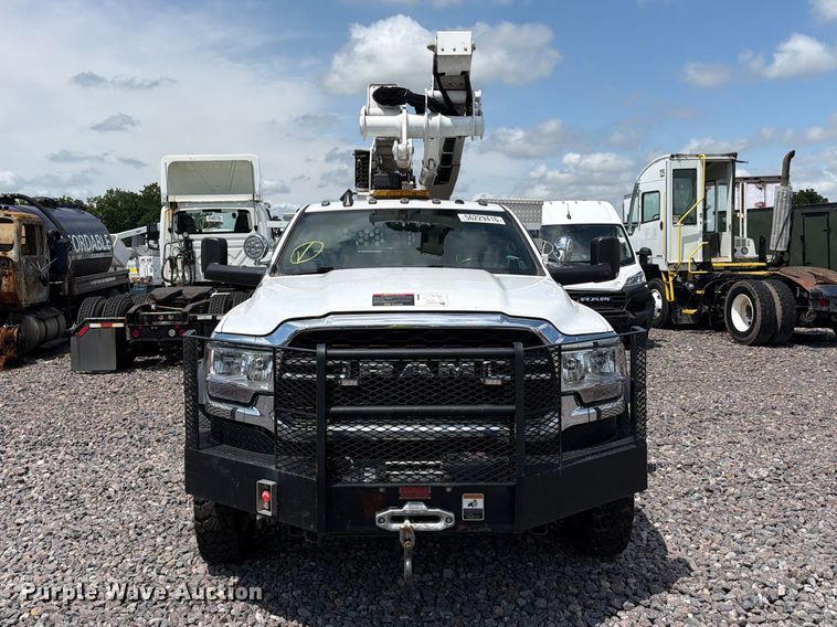 image for item YA3919 2022 RAM 5500HD bucket truck