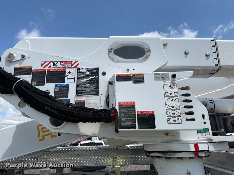 image for item YA3919 2022 RAM 5500HD bucket truck