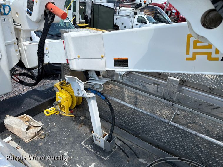 image for item YA3919 2022 RAM 5500HD bucket truck