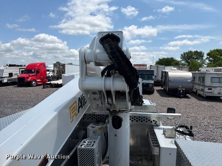 image for item YA3919 2022 RAM 5500HD bucket truck