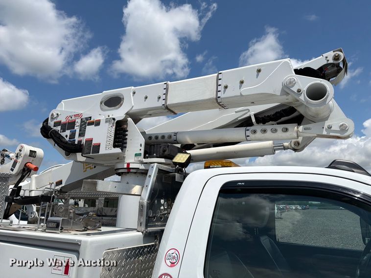 image for item YA3919 2022 RAM 5500HD bucket truck