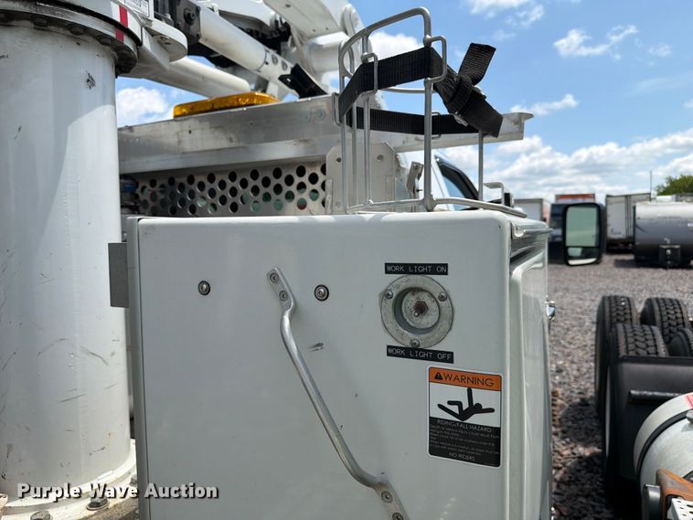 image for item YA3919 2022 RAM 5500HD bucket truck