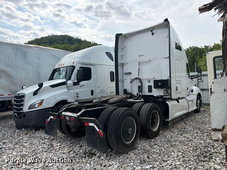 image for item YA3949 2020 Kenworth T680 semi truck