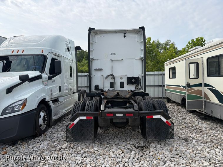 image for item YA3949 2020 Kenworth T680 semi truck
