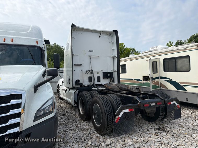 image for item YA3949 2020 Kenworth T680 semi truck