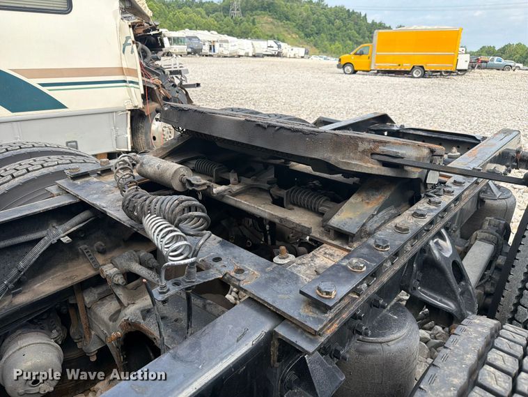 image for item YA3949 2020 Kenworth T680 semi truck