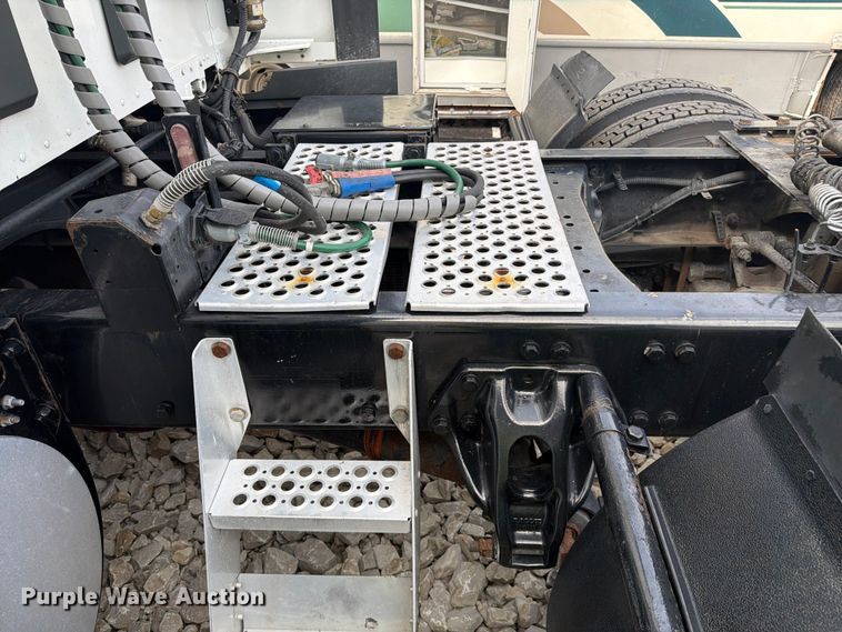 image for item YA3949 2020 Kenworth T680 semi truck