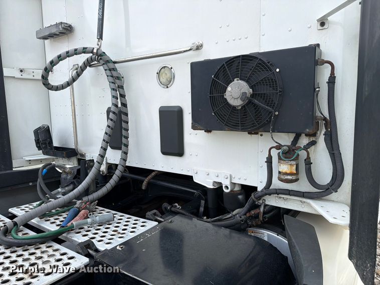 image for item YA3949 2020 Kenworth T680 semi truck