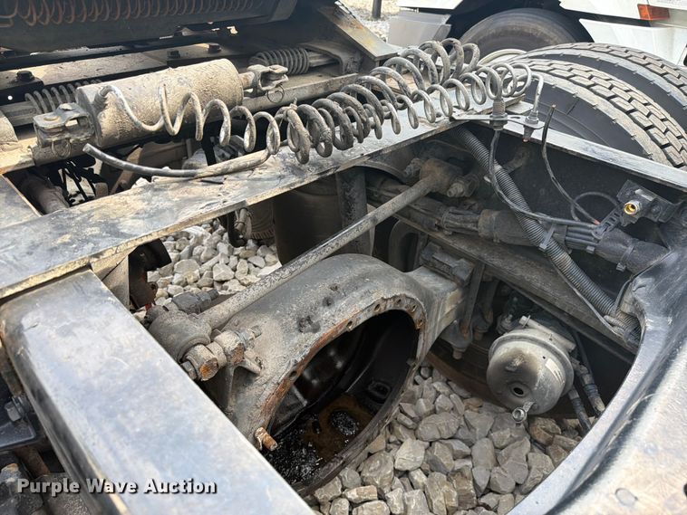 image for item YA3949 2020 Kenworth T680 semi truck