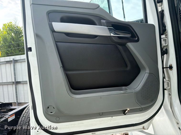 image for item YA3949 2020 Kenworth T680 semi truck