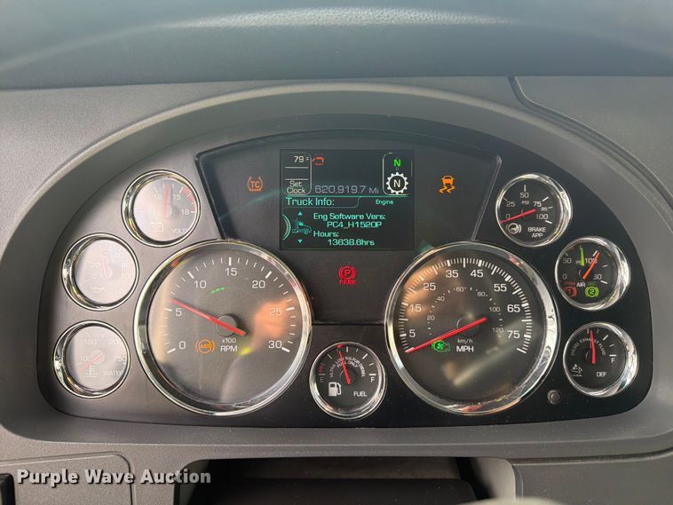 image for item YA3949 2020 Kenworth T680 semi truck