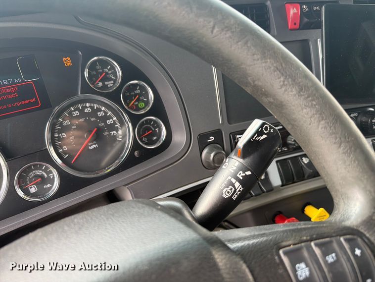 image for item YA3949 2020 Kenworth T680 semi truck