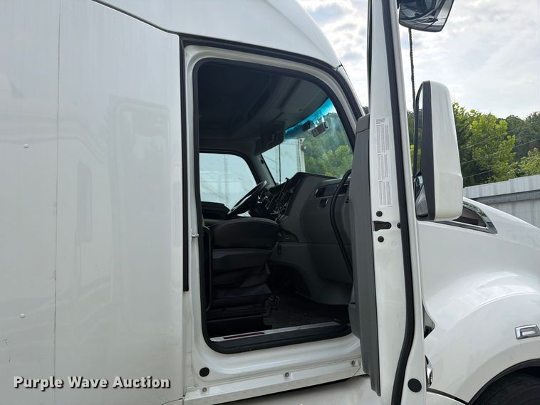 image for item YA3949 2020 Kenworth T680 semi truck
