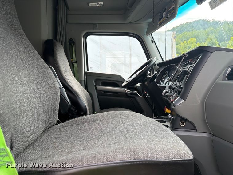 image for item YA3949 2020 Kenworth T680 semi truck
